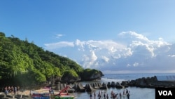 在台湾离岛小琉球水域游玩的游客 (照片来源：江东林）