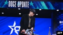 ཨེ་ལཱོན་མ་སི་ཀས་དབུས་གཞུང་གི་ལས་བྱེད་པ་ཉུང་འཕྲི་བྱ་དགོས་ཞེས་སོག་ལེ་བསྟན།