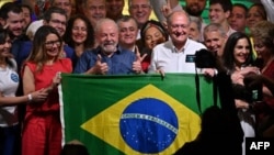 Luiz Inacio Lula da Silva (center) celebrates after winning the presidential run-off election, in Sao Paulo, Brazil, on October 30, 2022. (Photo by NELSON ALMEIDA / AFP)