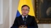 El presidente de Colombia, Gustavo Petro, asiste a una reunión para revisar la cooperación en temas de seguridad, comercio y cambio climático, en la sede de la Presidencia de Colombia, en la capital, Bogotá, el 3 de octubre de 2022.