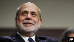 ARCHIVO - En esta imagen del 7 de noviembre de 2017, el expresidente de la Reserva Federal de Estados Unidos, Ben Bernanke, asiste a una ceremonia para recibir el premio Paul H. Douglas Award de Ética en el Gobierno, en el Capitolio, Washington.