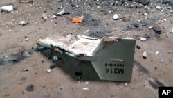 عکسی بدون تاریخ که اداره ارتباطات راهبردی ارتش اوکراین به عنوان لاشه یک پهپاد شاهد ساخت ایران منتشر کرده است. کی‌یف می‌گوید این پهپاد را در نزدیکی کوپیانسک اوکراین سرنگون کرد.