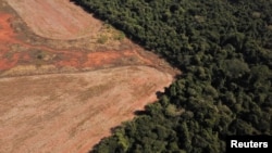 Una vista aérea muestra la deforestación cerca de un bosque en la frontera entre Amazonía y Cerrado en Nova Xavantina, estado de Mato Grosso, Brasil, 28 de julio de 2021.