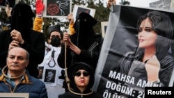 Protest against the Islamic regime of Iran following the death of Mahsa Amini, in Istanbul