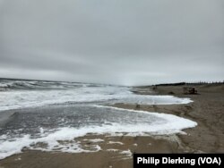 Strong storms and rising sea levels are pushing Assateague Island westward 1-1.5 meters a year.