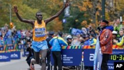 Stanley Biwott a remporté le marathon de New York le 1er novembre 2015. (AP Photo/Kathy Willens)