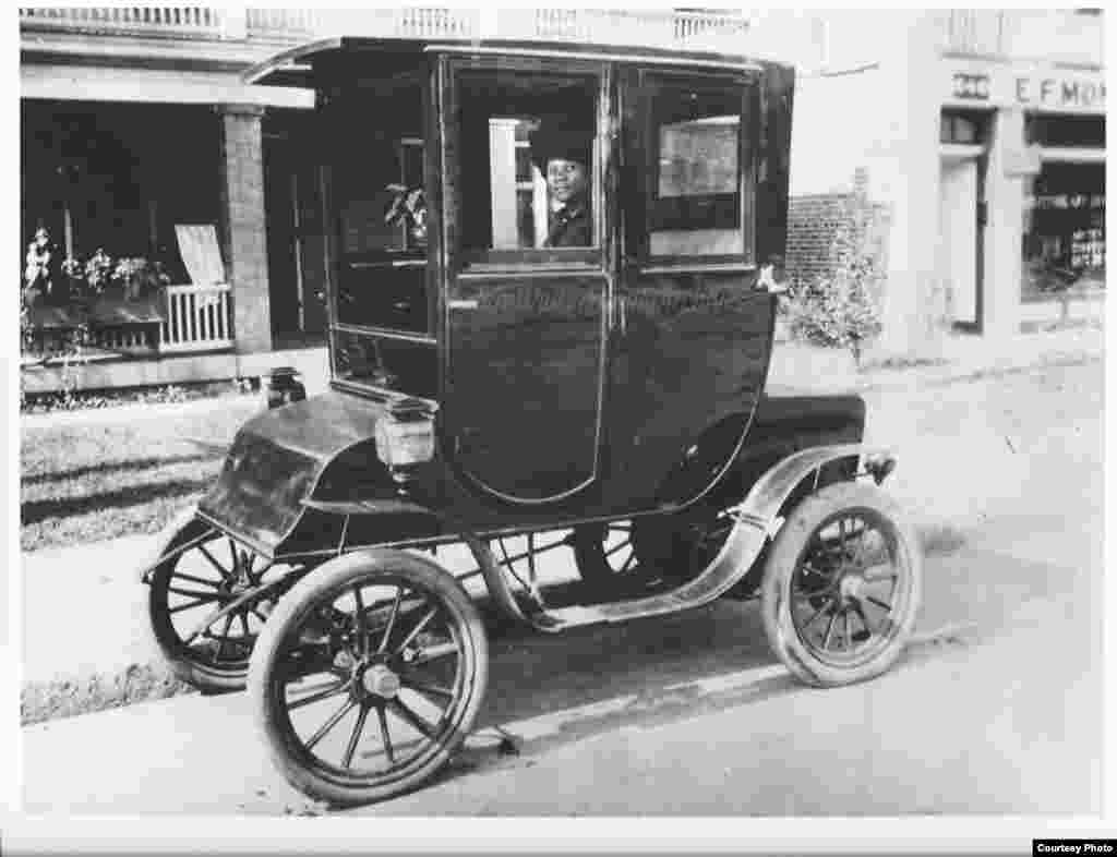 Madam Walker At The Wheel Of Her Waverley Electric Car&nbsp;(Photo credit: A'Lelia Bundles/Madam Walker Family Archives)