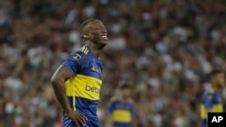 El partido entre Perú y Canadá se perfila decisivo en la Copa América, especialmente con la lesión del capitán peruano Luis Advíncula, quien es duda tras salir lastimado contra Chile.