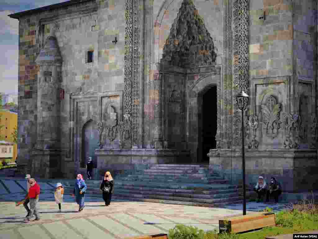 Medreseya Cot Minare li Erziromê