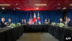 美國總統拜登、南韓總統尹錫悅和日本首相石破茂在利馬太經合組織領導人會議的間歇性舉行三邊峰會。 (2024年11月15日)