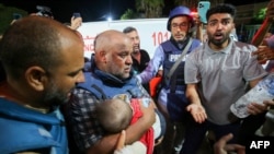 Novinar Al Džazire Vael al Dadu nakon što su mu deca, unuk i žena ubijeni u izraelskom napadu 