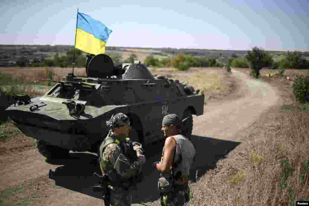 Українські війскові поблизу Донецька.