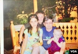 Qudrat Bobojon farzandlari bilan, 2005-yil