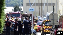 Fransiya janubi-sharqidagi zavod hujumga uchrab, kamida bir kishi o'lgan. 