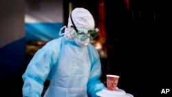 Mfanyakazi wa afya katika kituo cha kuwatenga wagonjwa wa Marburg