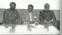 Jonas Savimbi, presidente da UNITA, Agostinho Neto, presidente do MPLA e Holden Roberto, presidente da FNLA