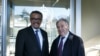 Direktur Jenderal Organisasi Kesehatan Dunia (WHO) Tedros Adhanom Ghebreyesus, kiri, menyambut Sekretaris Jenderal AS Antonio Guterres di kantor pusat WHO di Jenewa, Swiss, 24 Februari 2020. (Foto: Reuters)