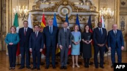 Genişletilmiş “Weimar üçgeni” formatında toplanan bakanlar, ABD Başkanı Trump'ın Rusya lideri Putin ile derhal barış görüşmelerine başlanması konusunda mutabakata vardığını açıklamasının ardından barış sürecini ele aldı.