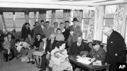 German immigrants at Ellis Island