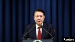 ប្រធានាធិបតី​កូរ៉េខាង​ត្បូង​លោក Yoon Suk Yeol​ ថ្លែងប្រកាស​ប្រើ«ច្បាប់​អាជ្ញាសឹក ក្នុង​គ្រា​អាសន្ន‍»កាល​ពី​ថ្ងៃ​អង្គាក្នុង​ទីក្រុង​សេអ៊ូលប្រទេស​កូរ៉េខាងត្បូង។