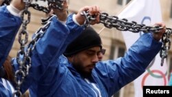 Pekindagi qishki olimpiya o'yinlariga qarshi o'tkazilgan norozilik namoyishi, Parij, Fransiya, 2022-yil, 26-yanvar