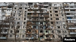 Vista de un edificio de apartamentos dañado durante un ataque con misiles rusos, en medio del ataque de Rusia a Ucrania, en Zaporizhzhia, Ucrania, el 22 de marzo de 2024. REUTERS/Stringer