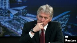 Juru bicara Kremlin Dmitry Peskov di menara bisnis Lakhta Center di Saint Petersburg, Rusia, 5 Juni 2024. (Foto: Sputnik/Vladimir Astapkovich via REUTERS)