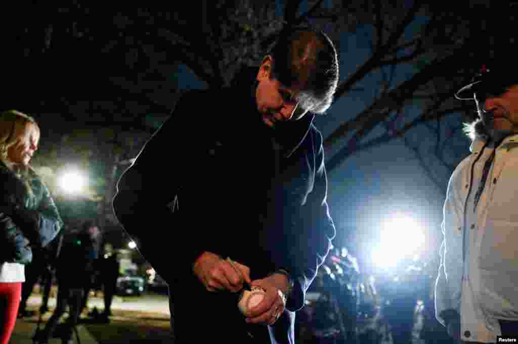 Former Illinois Governor Rod Blagojevich, a Democrat and former contestant on "The Celebrity Apprentice", who was convicted of corruption for trying to sell former President Barack Obama's vacated Senate seat, signs a ball for a supporter outside his house, after he was pardoned by President Donald Trump, in Chicago, Feb. 10, 2025.REUTERS/Vincent Alban