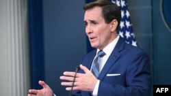 El portavoz del Consejo de Seguridad Nacional (NSC) de Estados Unidos, John Kirby, habla durante la sesión informativa diaria en la Sala de Información Brady de la Casa Blanca en Washington, DC, el 31 de enero de 2024.
​