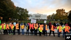 Manifestation de soutien à l'enquêteur Robert Mueller, devant la Maison Blanche, Washington, le 8 novembre 2018. 