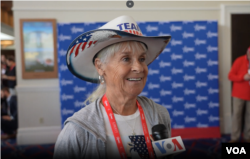 เวนดี เคลย์ตัน ที่เดินทางมาจากรัฐฟลอริดา เพื่อร่วมงาน CPAC in DC 2025 ที่ Gaylord National Resort and Convention Center ในรัฐแมรีแลนด์