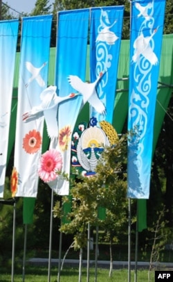 Vatandagi manzara: Partiyalar bir-birini tanqid qilayotganidan xursand, xalqning dardi kimga kerak?