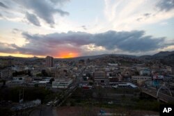Puesta de sol en Tegucigalpa, honduras. La nación centroamericana tiene una población de más de 9 millones de personas y es una de las más pobres y más violentas de Latinoamérica. Marzo 4, 2014.