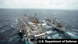 美國羅斯福號航空母艦（1995年，美國國防部照片）