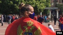 Ljudi slave 15 godina od sticanja nezavisnosti Crne Gore, u Podgorici, 21. maja 2021. (Foto: Predrag Milić, VoA)