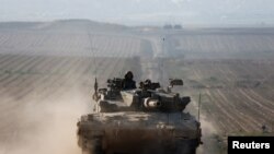 Një tank i ushtrisë izraelte në kufi me Gazën