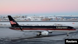 Donald Trump mlađi u privatnoj posjeti Grenlandu, aerodrom u Nuku, 7. januar, 2025. (Foto: Reuters/ Emil Stach/Ritzau Scanpix)