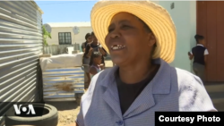 Mmiliki wa mifugo ya kondoo Gertruida Buffel