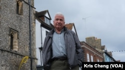 身在英國的資深傳媒人，前香港電台節目主持人韋安仕（Steve Vines）（美國之音/鄭樂捷）