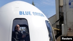 Засновник компанії Amazon і Blue Origin Джефф Безос звертається до ЗМІ щодо ракети New Shepard у Колорадо Спрингз, штат Колорадо, 5 квітня 2017 року.