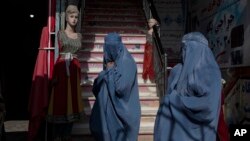 Hirot shahar do'konlari oldida, noyabr, 2021 