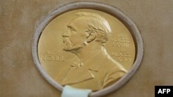 Une médaille portant l'effigie d'Alfred Nobel