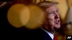 Predsednik Tramp na konferenciji za novinare u svom odmaralištu Mar-a- Lago na Floridi (Foto: AP/Andrew Harnik)