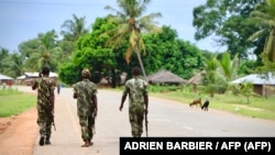 Wanajeshi wa Msumbiji washika doria kwenye mji wa Mocimboa da Praia