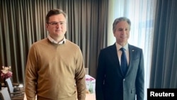 Ukrajinski šef diplomatije Dmitro Kuleba i državni sekretar SAD Entoni Blinken u Berlinu