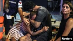 Ljudi na ulicama Tel Aviva posle raketnog napada Hamasa (Foto: Reuters/Itai Ron)