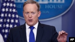 El portavoz de la Casa Blanca, Sean Spicer también indicó que el 57% de los estadounidenses favorece la orden ejecutiva sobre inmigrantes y refugiados.