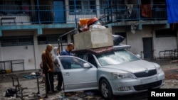 ពលរដ្ឋ​ប៉ាឡេស្ទីន​ត្រៀម​ភៀសខ្លួន​ចេញ​ពី​ទីក្រុង Rafah ក្រោយ​ទាហាន​អ៊ីស្រាអែល​ចាប់ផ្តើម​ប្រតិបត្តិការ​ផ្លូវគោក​និង​ផ្លូវអាកាស​ នាថ្ងៃទី១៣ ខែឧសភា ឆ្នាំ២០២៤។ 