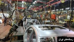 یک کارخانه خودروسازی در ایران - آرشیو
