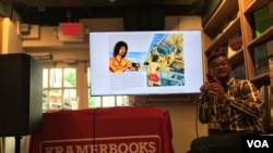 លោក ព្រហ្ម វណ្ណៈអាណន្ត អ្នក​និពន្ធ​សៀវភៅ​គំនូរ​ ធ្វើ​បទបង្ហាញ​ពី​សៀវភៅ​របស់​លោក​នៅ​បណ្ណាគារ​ Kramerbooks and Afterwords Cafe ក្នុង​រដ្ឋធានី​វ៉ាស៊ីនតោន​កាលពី​ថ្ងៃ​ទី​១៥​ខែ​ឧសភា ឆ្នាំ២០១៩។ (សាយ មុន្នី/VOA)